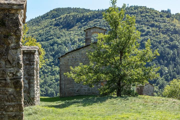 Montpezat-sous-Bauzon - Autour du Calvaire ©sourcesetvolcans Montpezat-sous-Bauzon - Autour du Calvaire ©sourcesetvolcans