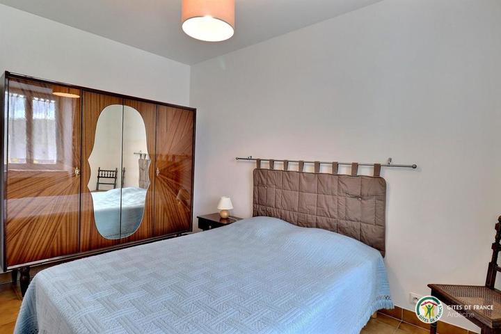 Chambre avec 1 lit 140cm