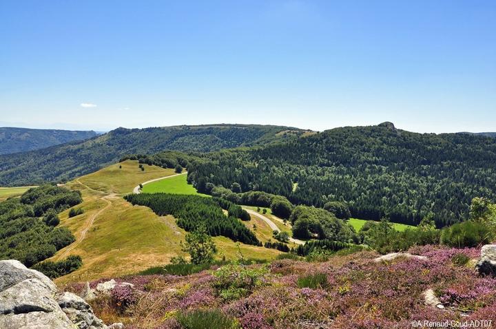 Panorama depuis le sommet du Suc de Montivernoux Panorama depuis le sommet du Suc de Montivernoux