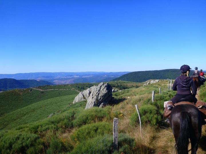 randonnée équestre montagne ardéchoise