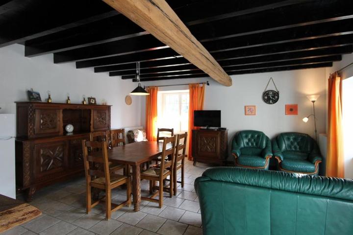 Salle à manger avec coin salon