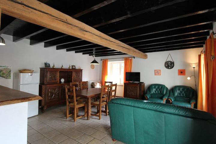 Salle à manger avec coin salon