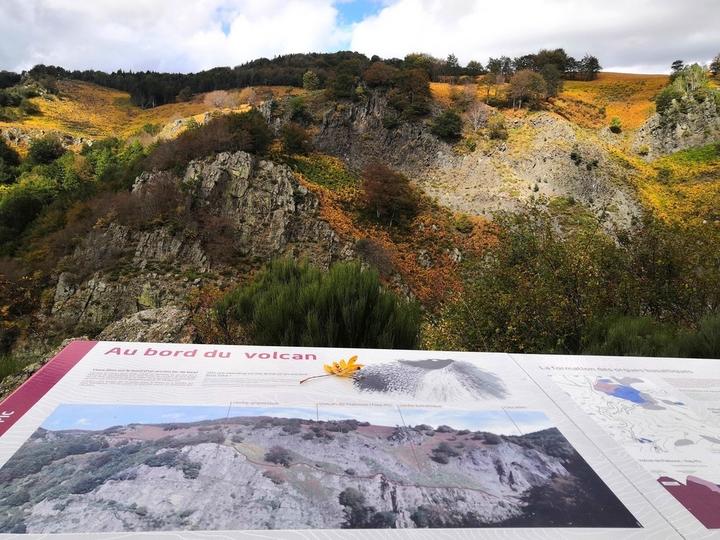 Péreyres - randonnée au Ray Pic à l'automne 2 ©sourcesetvolcans Péreyres - randonnée au Ray Pic à l'automne 2 ©sourcesetvolcans