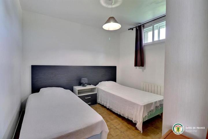 Chambre avec 2 lits en 90cm