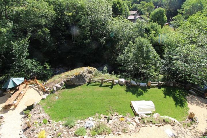 Vue d'une des fenêtres de la  chambre de l'étage.