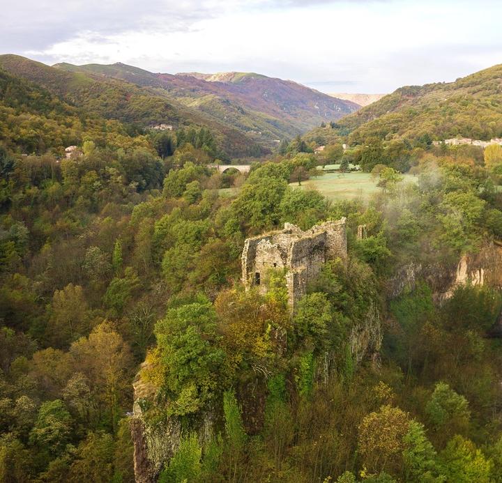 Montpezat-sous-Bauzon - Site de Pourcheyrolles-zoom château pourcheyrolles ©S.BUGNON Montpezat-sous-Bauzon - Site de Pourcheyrolles-zoom château pourcheyrolles ©S.BUGNON