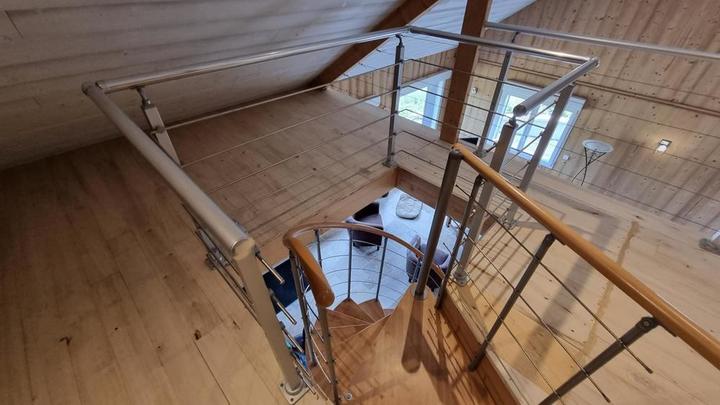 L'escalier d'accès à la mezzanine